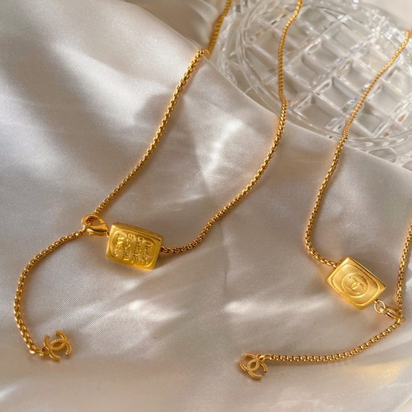 *LAST ONE!* Vintage Coco Necklace - Picture 2 of 6